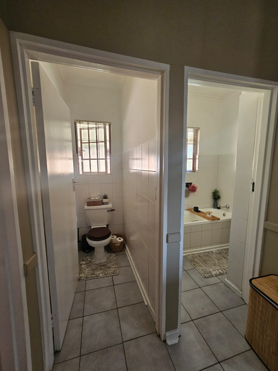 To Let 2 Bedroom Property for Rent in Langenhovenpark Free State